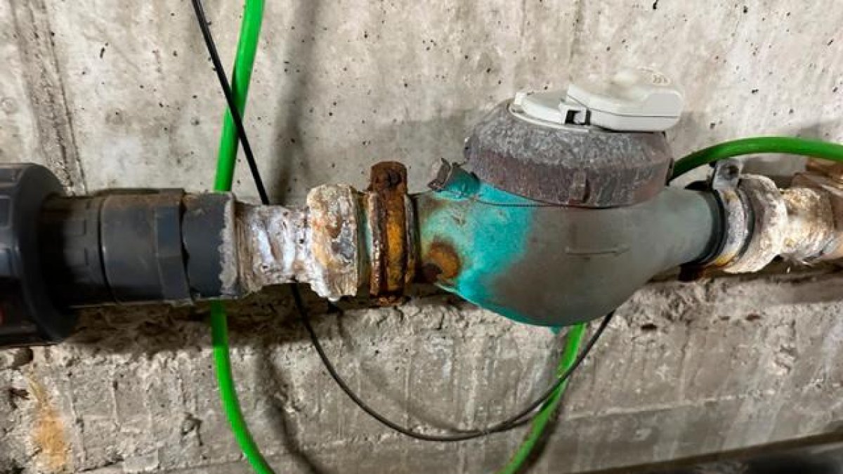 Tuberies i conductes afectats i oxidats.