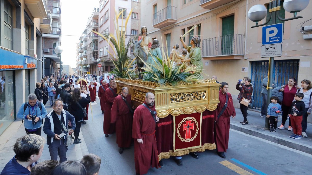 El paso ha recorrido las calles más céntricas de la ciudad de Tarragona.