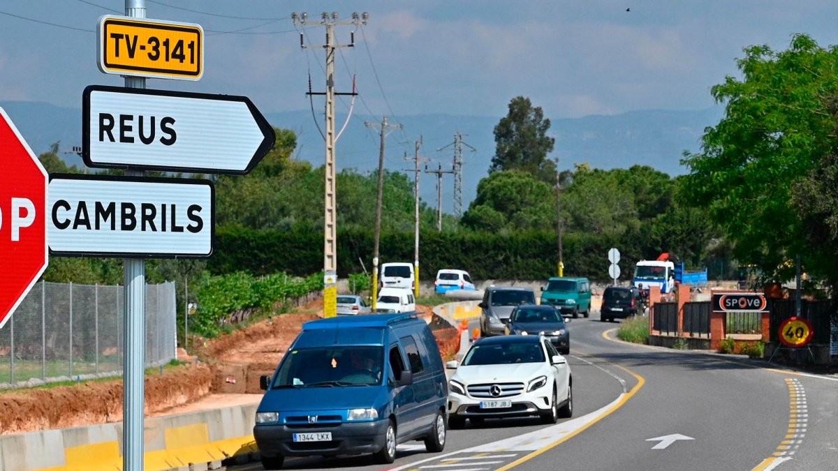 Por la carretera de Misericòrdia, ahora en obras por la incorporación de un carril bici, pasan más de 8.000 vehículos al día.