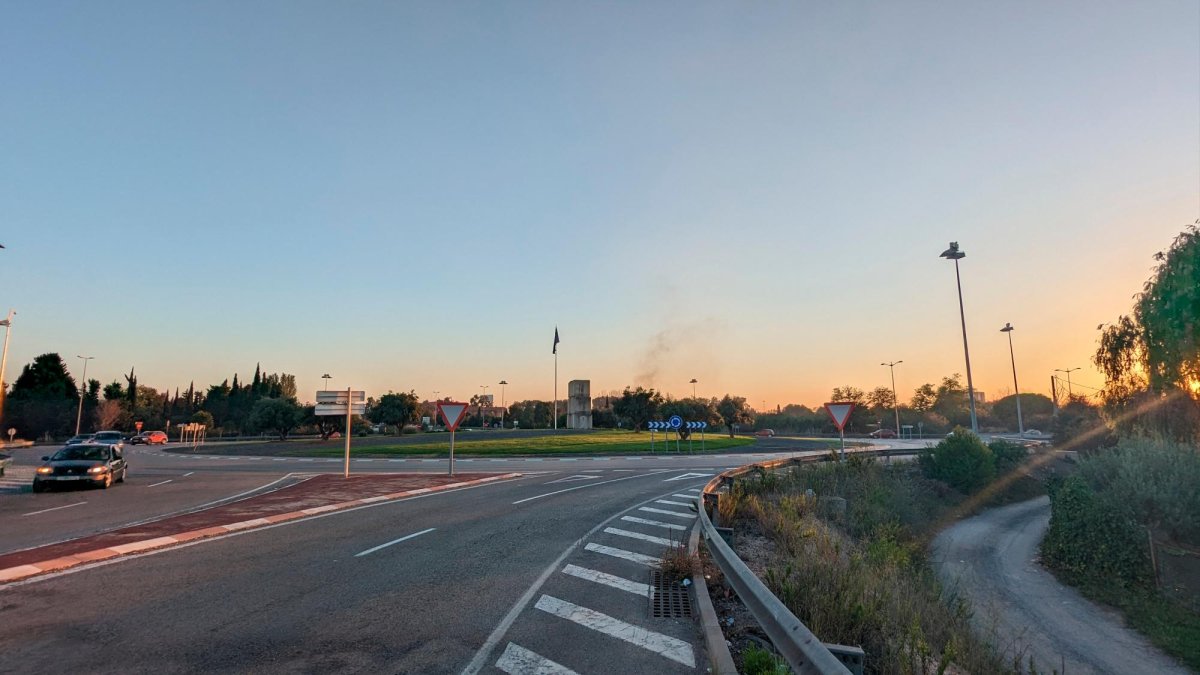 El conductor se saltó el control que los Mossos tenían en esta rotonda de la T-11.