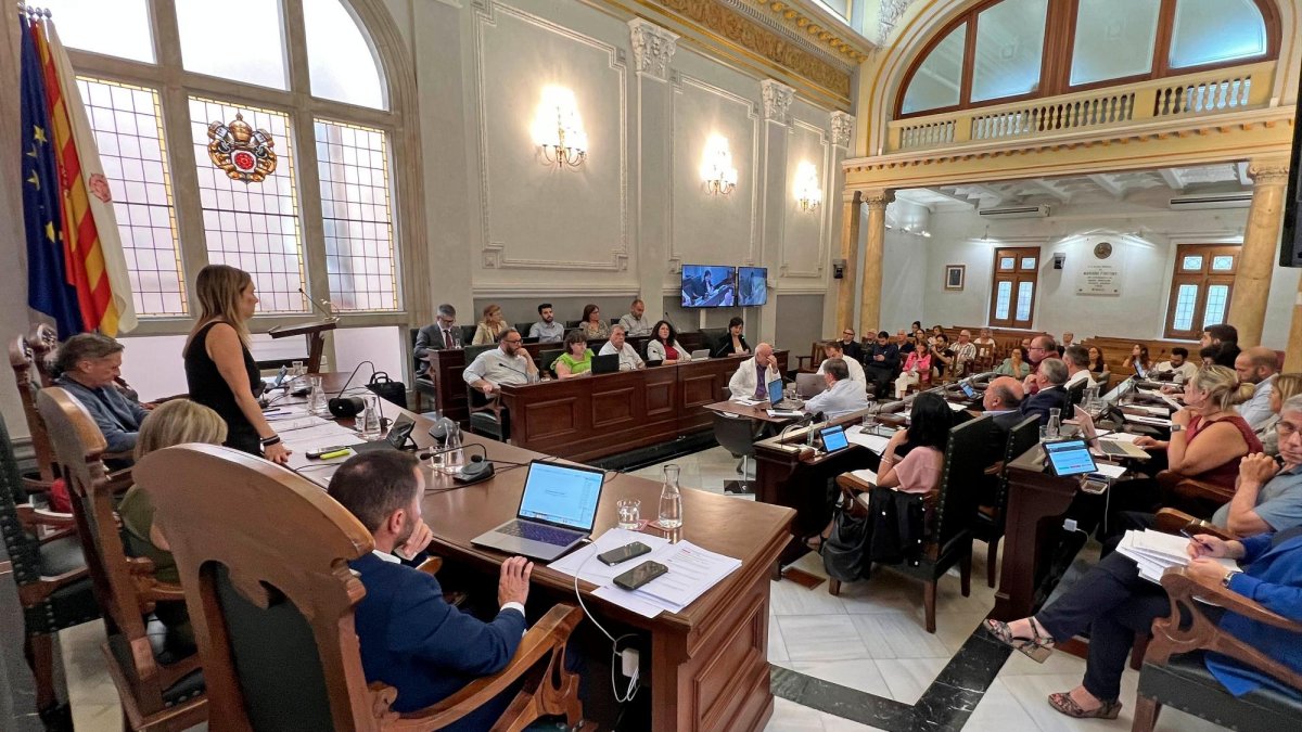 Un instante de la celebración del pleno municipal de Reus ayer viernes.