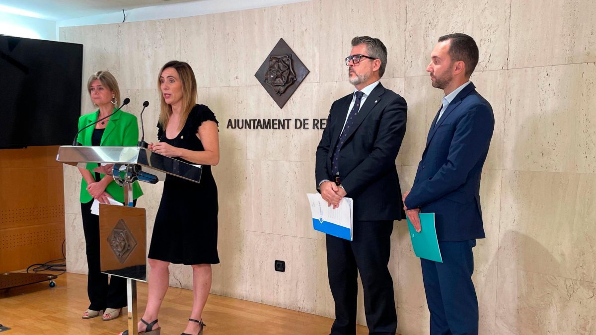 Noemí Llauradó, Sandra Guaita, Manel Muñoz i Daniel Rubio, durant la presentació de les ordenances fiscals i el pressupost de 2024.