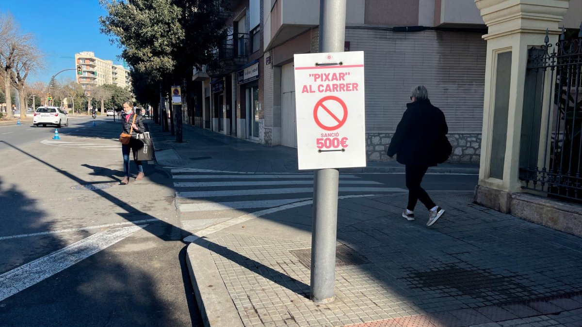 El Ayuntamiento colocó avisos sobre las multas.