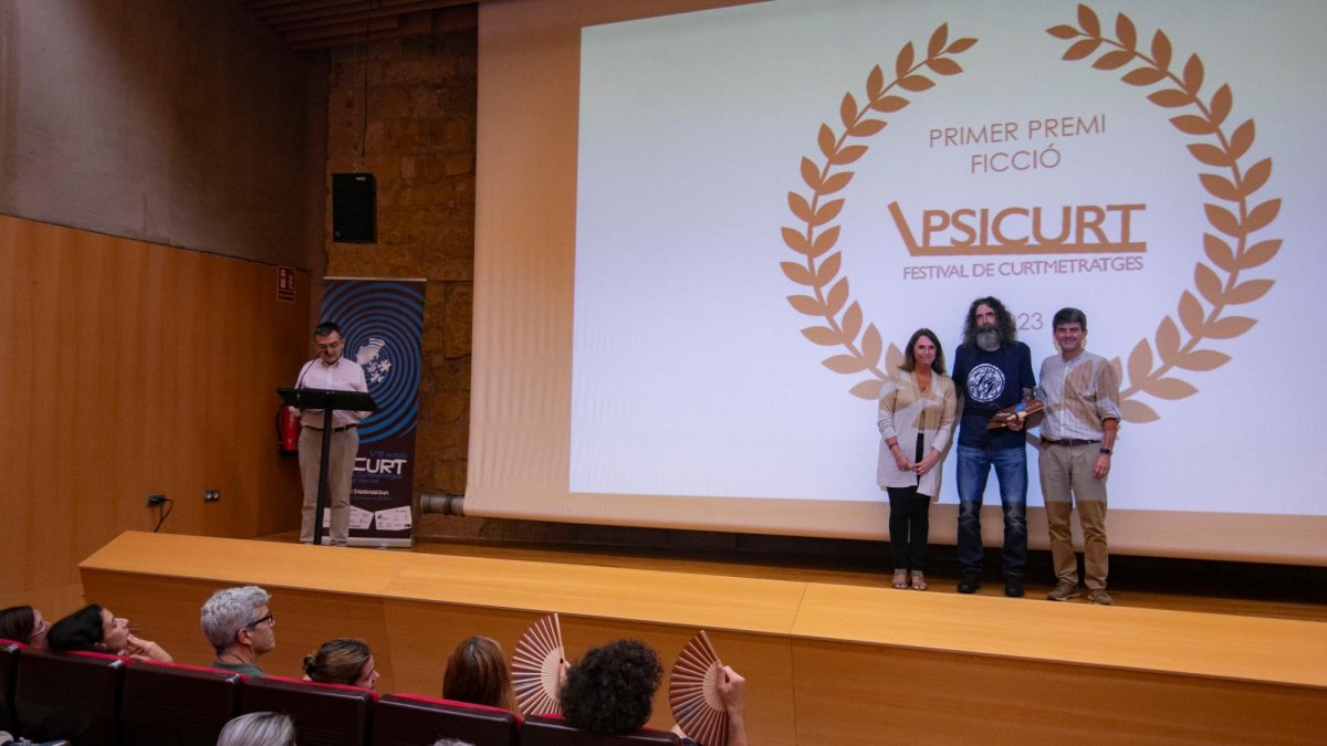 En el centro, el director Fernando Bonelli.