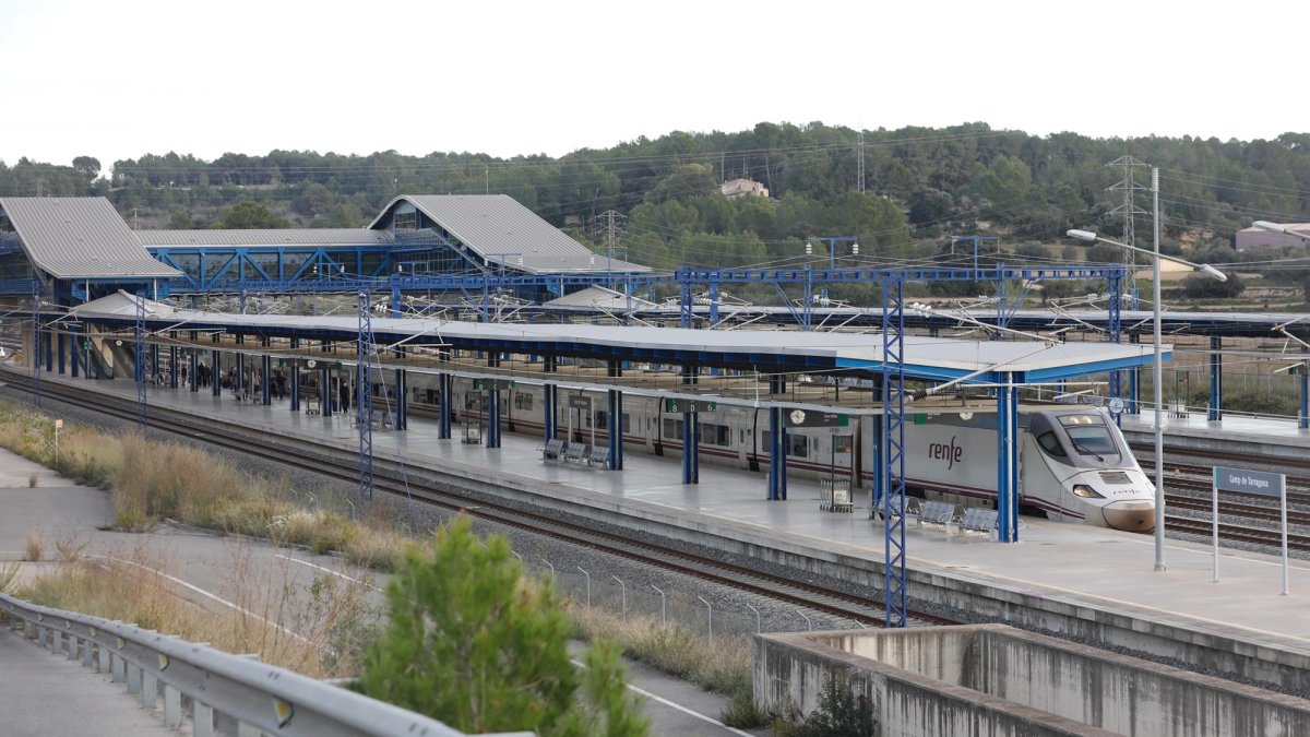 Cortada la línea de alta velocidad desde la estación del Camp de Tarragona a Madrid
