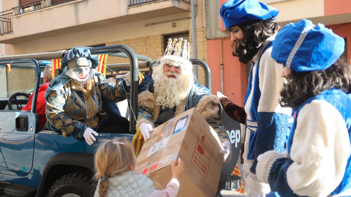 Los Reyes Magos repartieron regalos ayer por la mañana.