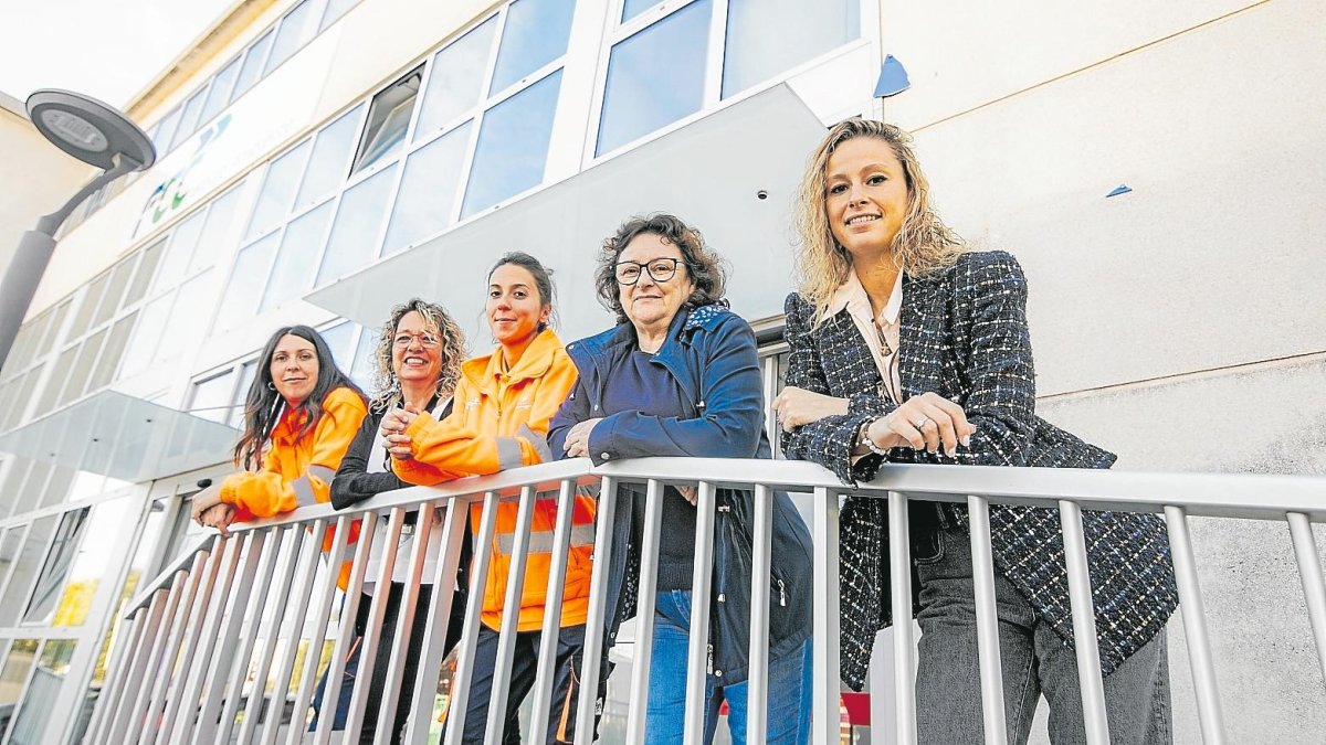 D’esquerra a dreta, Victoria Vázquez, Paloma Arias, Jessica Romero, Maria Vives i Anna Profitós.