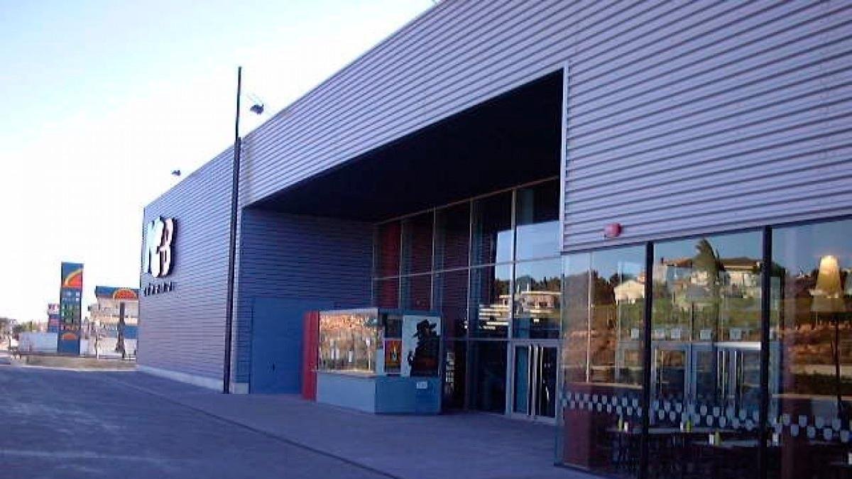 La crisis del sector audiovisual provoca que muchos cines estén abocados a desaparecer.