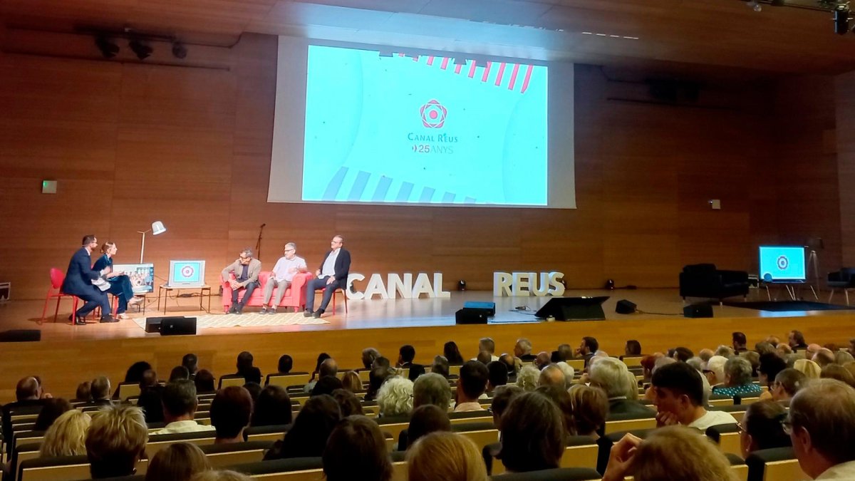 L’Auditori Gaudí de firaReus es va omplir ahir al vespre per celebrar el tret de sortida del 25è aniversari de Canal Reus.