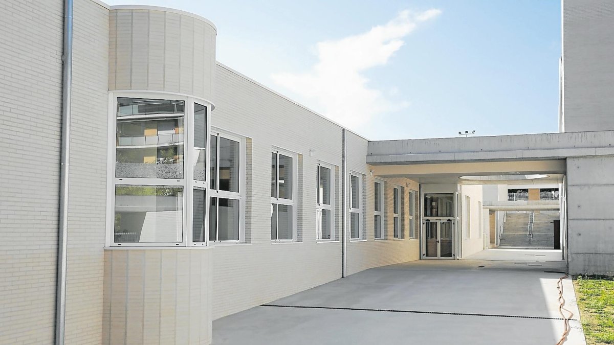 La Escola l’Arrabassada estrenó centro para infantil y primaria en 2022, pero deberá ampliarse para acoger a primero de la ESO.
