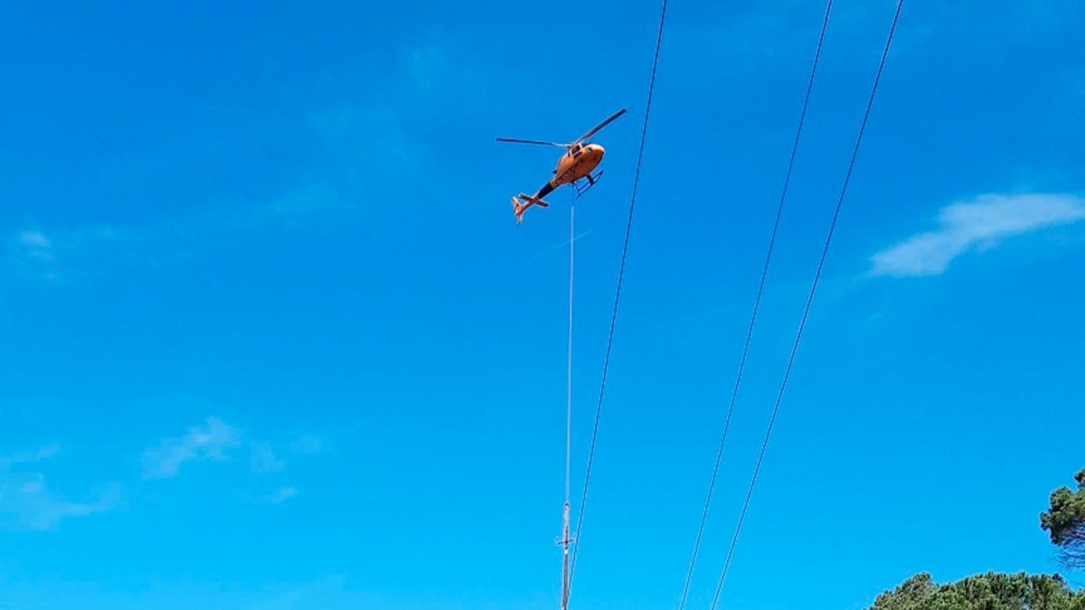 El helicóptero, trabajando.