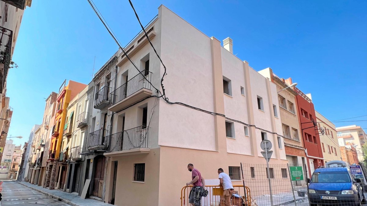 Uno de los bloques que se están remodelando, que encara el tramo final de las obras y se repartirá en varias viviendas.