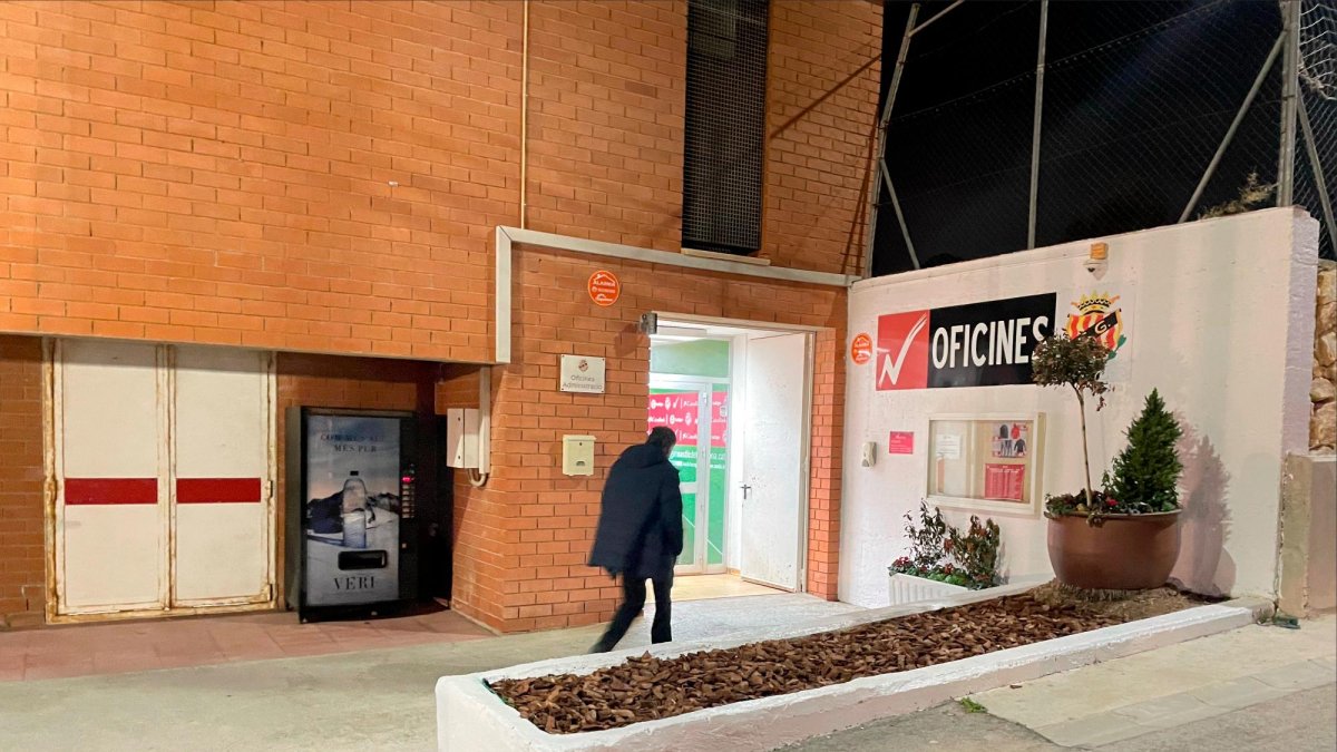El presidente del Nàstic, Josep Maria Andreu, accede a las oficinas del Nàstic para acudir a la reunión del Consejo de Administración.