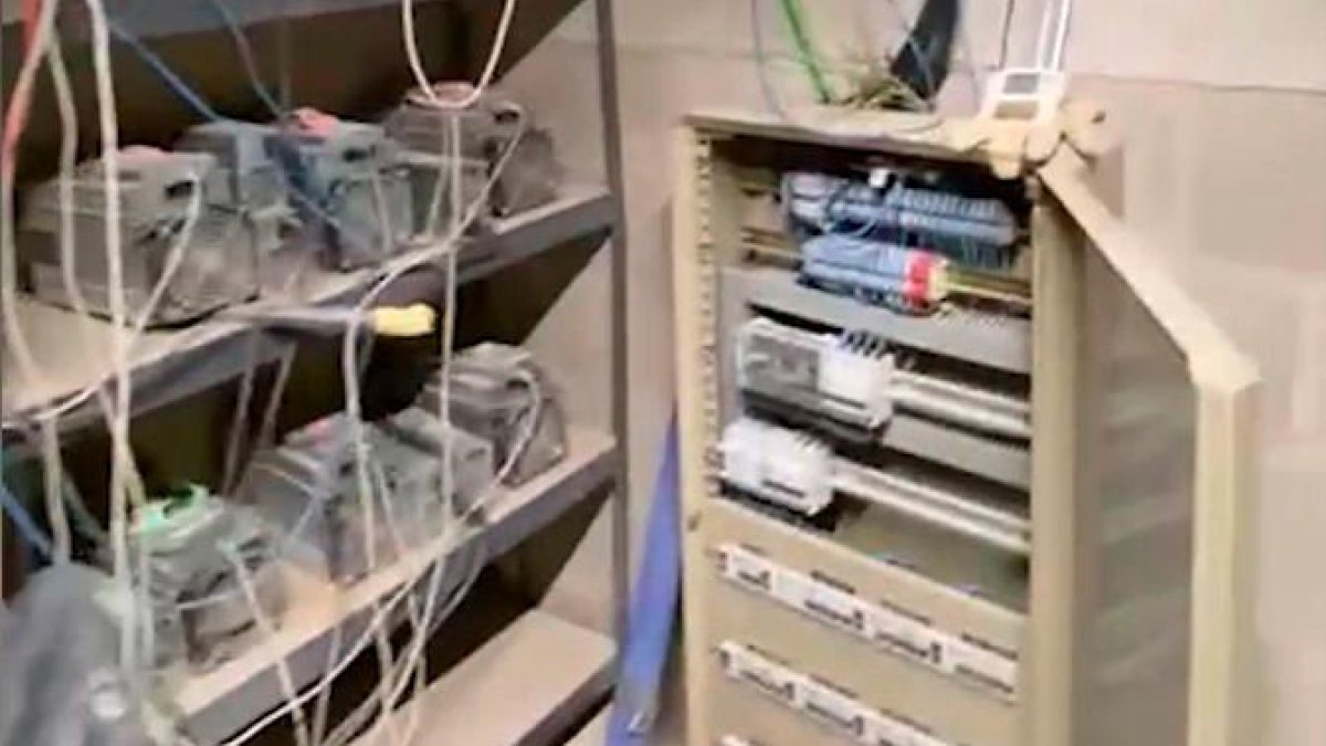 Imagen de algunos de los aparatos que había en la nave.