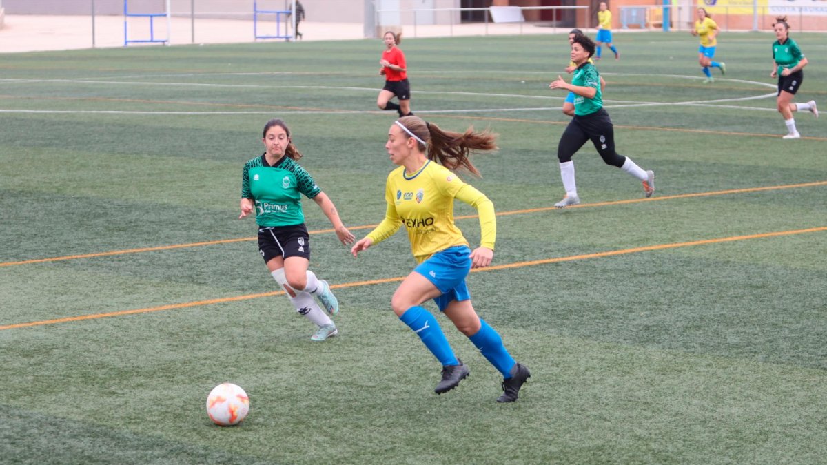 Mireia Martín en un partido del Riudoms ante el Sporting Santa Ponsa.