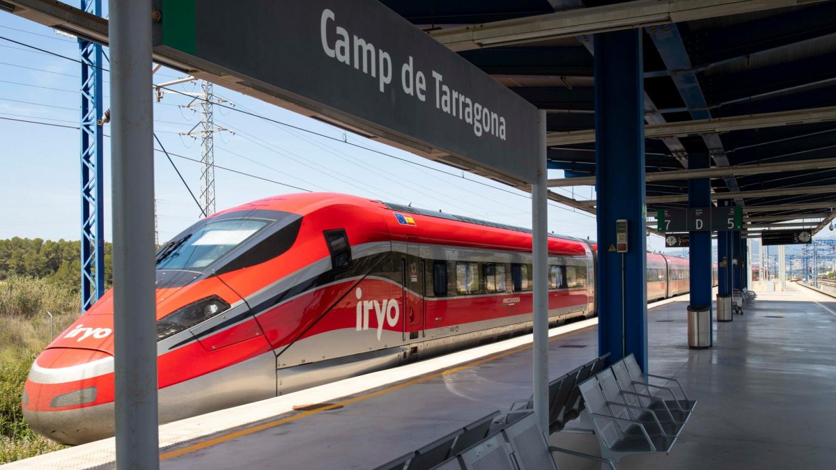 Cubre la ruta Madrid-Tarragona-Zaragoza.