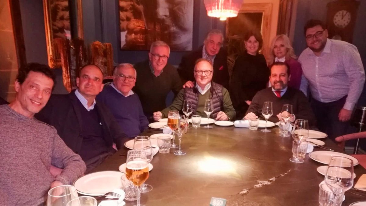 La camptarragonina tertúlia La Conversión amb l’artista i pregoner de la Setmana Santa de Sevilla, Enrique Casellas.