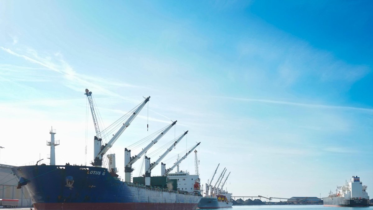 Barcos en el Port de Tarragona.