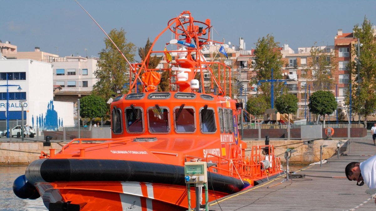 La lancha de Salvamento Marítimo ‘Salvamar Fomalhaut’ fue movilizada para atender los dos servicios.