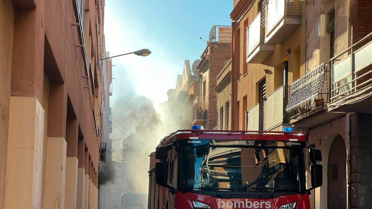 Los bomberos en el lugar del incendio.