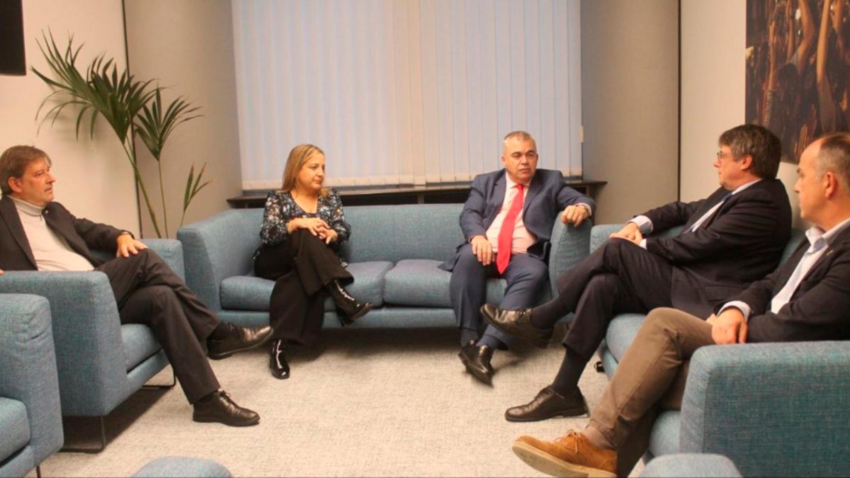 Imagen de la reunión celebrada en Ginebra entre PSOE y Junts.