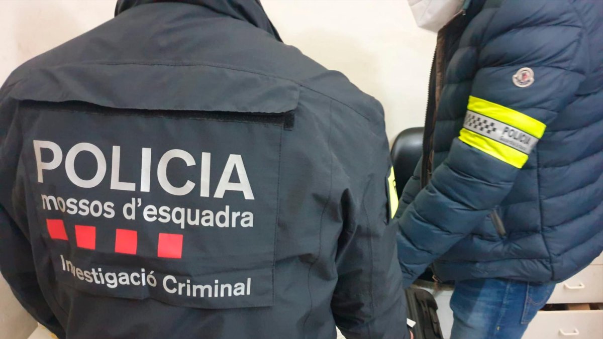Muere un hombre al precipitarse por un puente tras una pelea en Barcelona