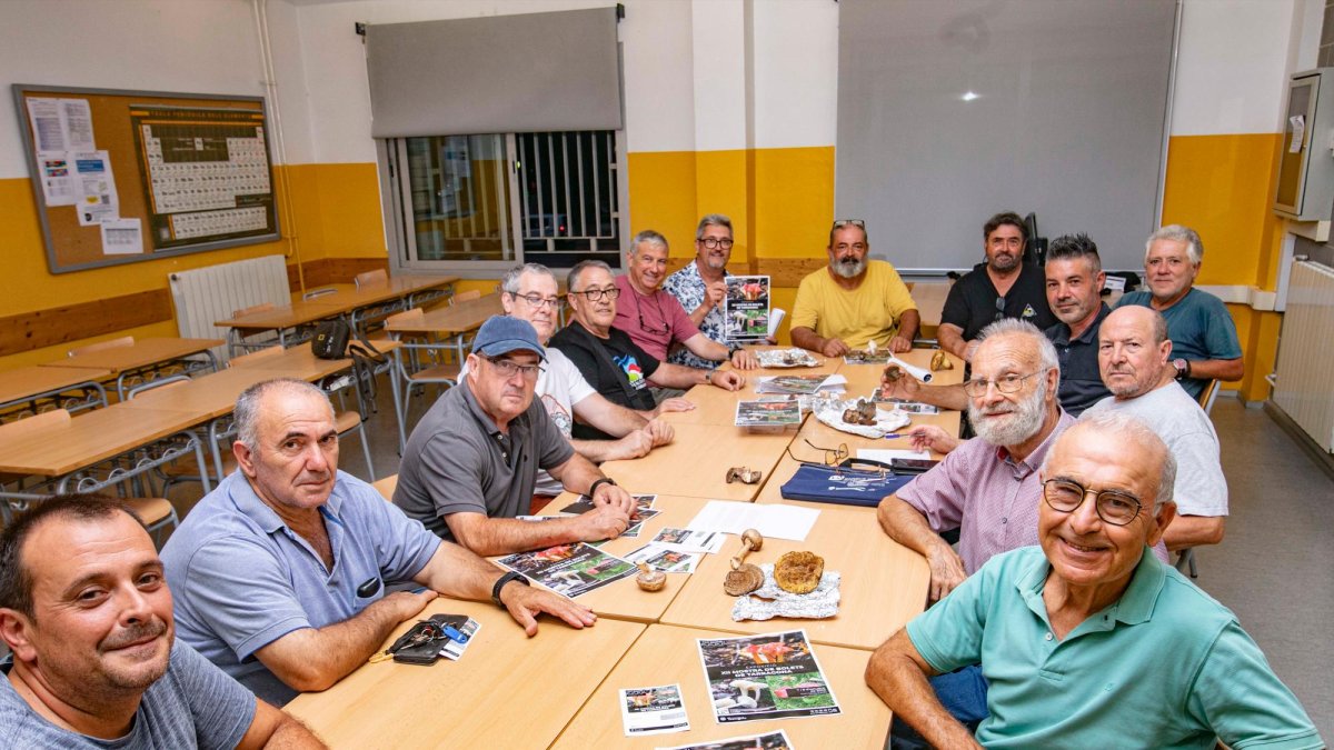 Miembros de la Associació Micològica de Tarragona en el Institut Vidal i Barraquer.