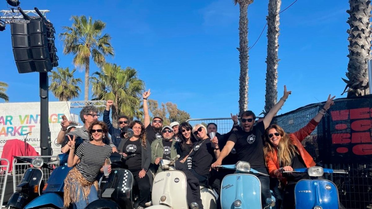 Presentación del Vespa Club Baix Gaià en el Pleamar Vintage Market Altafulla.
