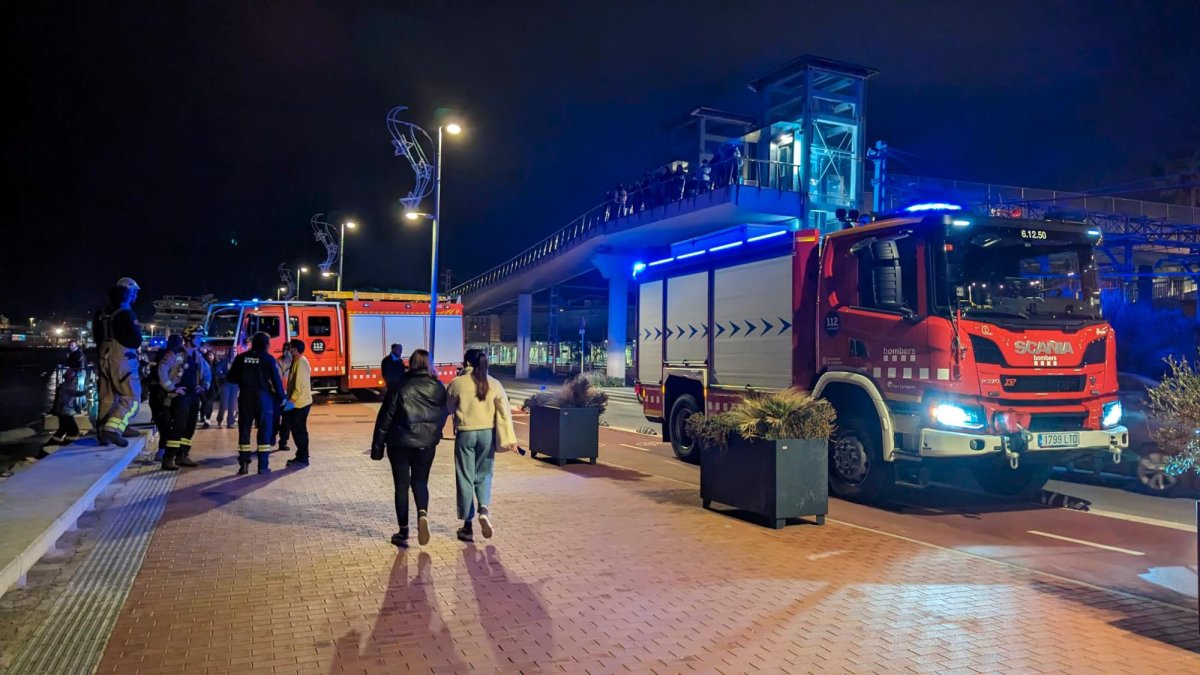Los bomberos en el lugar del rescate.