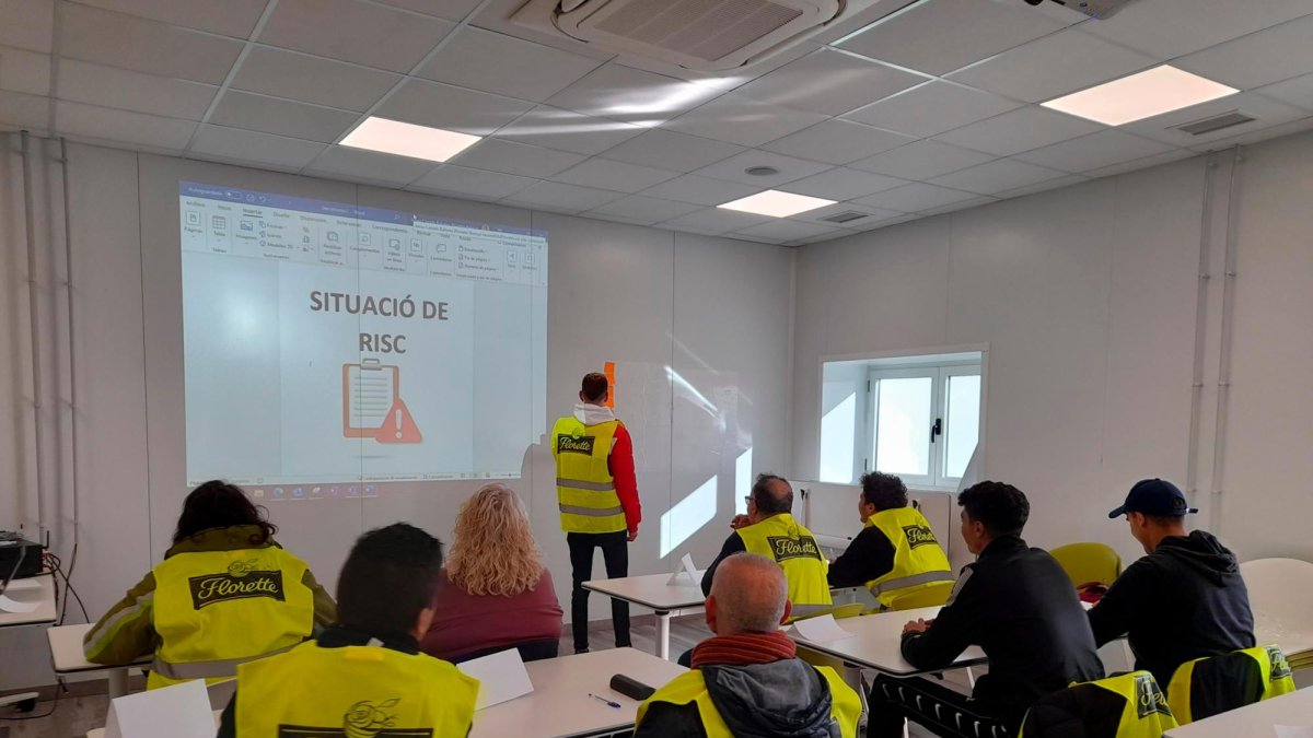 Usuaris en una de les sessions tèoriques.