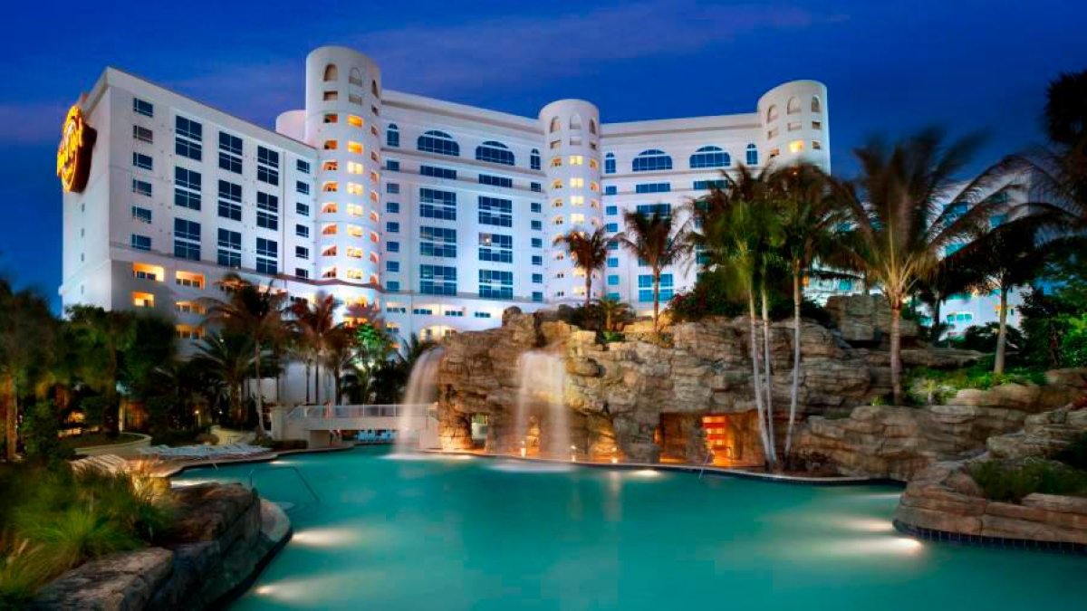 Imagen exterior del Seminole Hard Rock Hotel & Casino Hollywood, que tiene una gran piscina