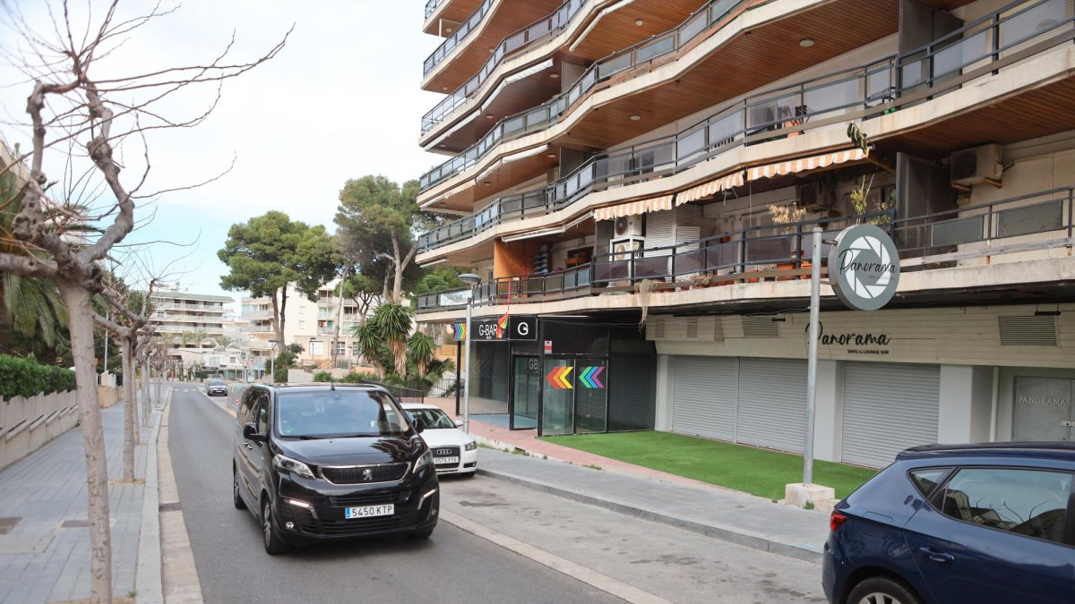 La agresión se produjo en este tramo de la calle Brussel·les de Salou