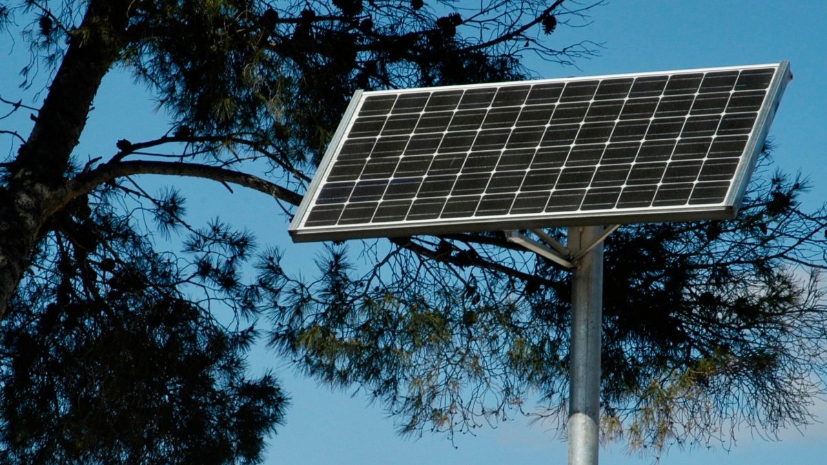 Detall de plaques solars per a generar energia.