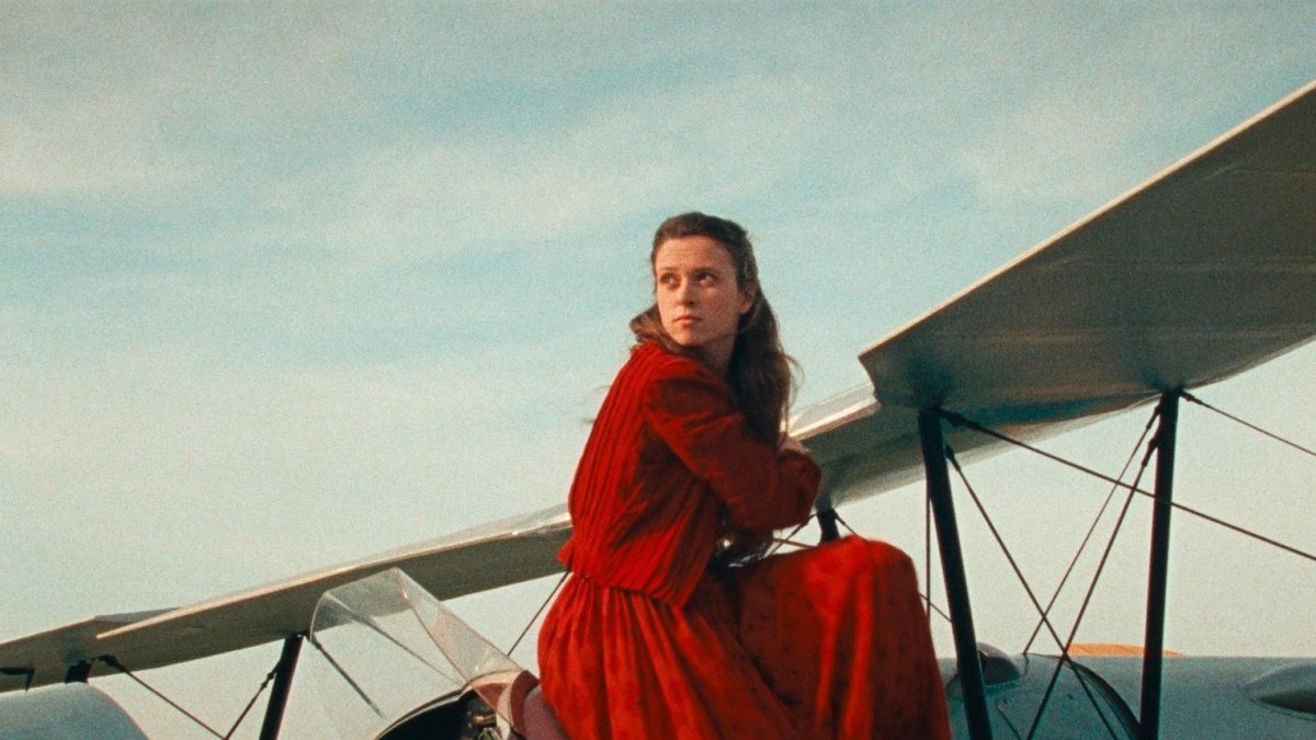 Se puede ver: ‘Scarlet’