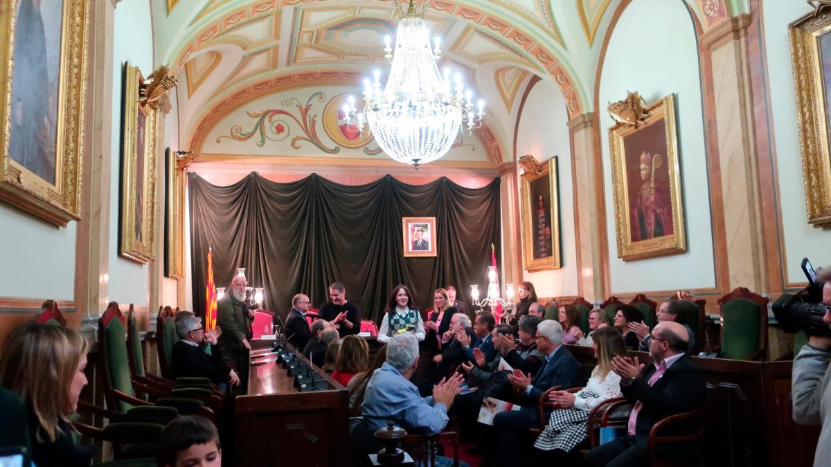 Entrega de premis del 14è concurs de dibuix de Setmana Santa de Valls a la sala de plens.