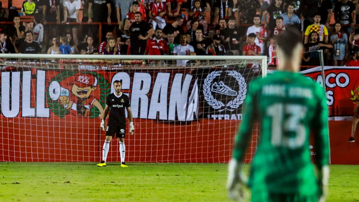 Alberto Varo en su debut en el Nou Estadi.