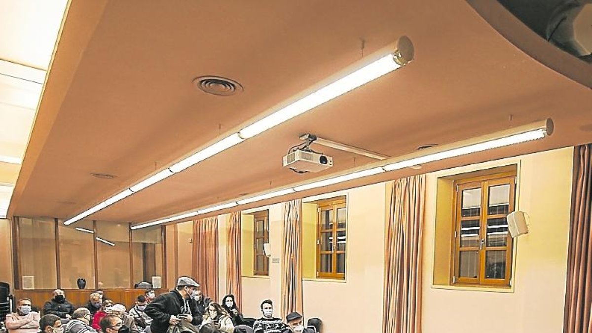 Imagen de una asamblea de los Comuns.