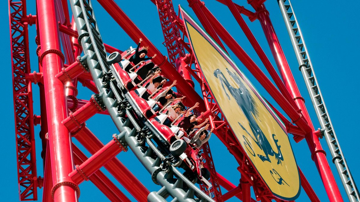 El Red Force de Ferrari Land funcionará de noche por primera vez desde su estreno.