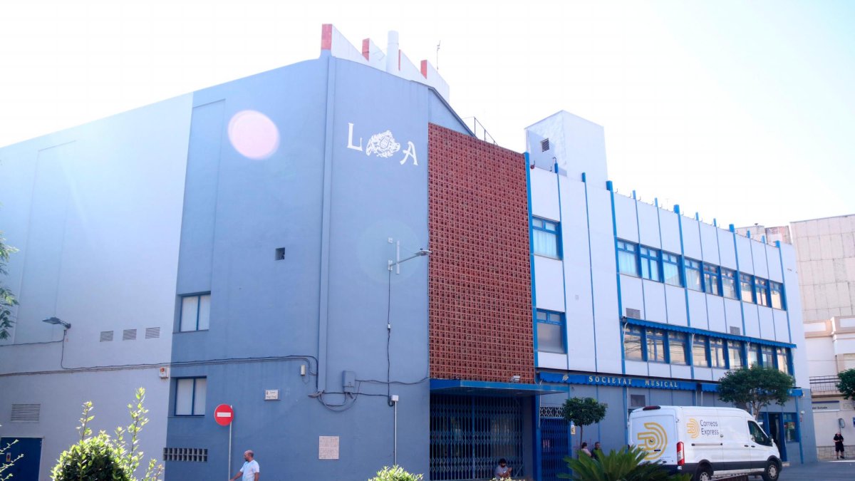 Façana exterior del local de la Lira Ampostina que es llogava per a l’activitat de la discoteca Legend.