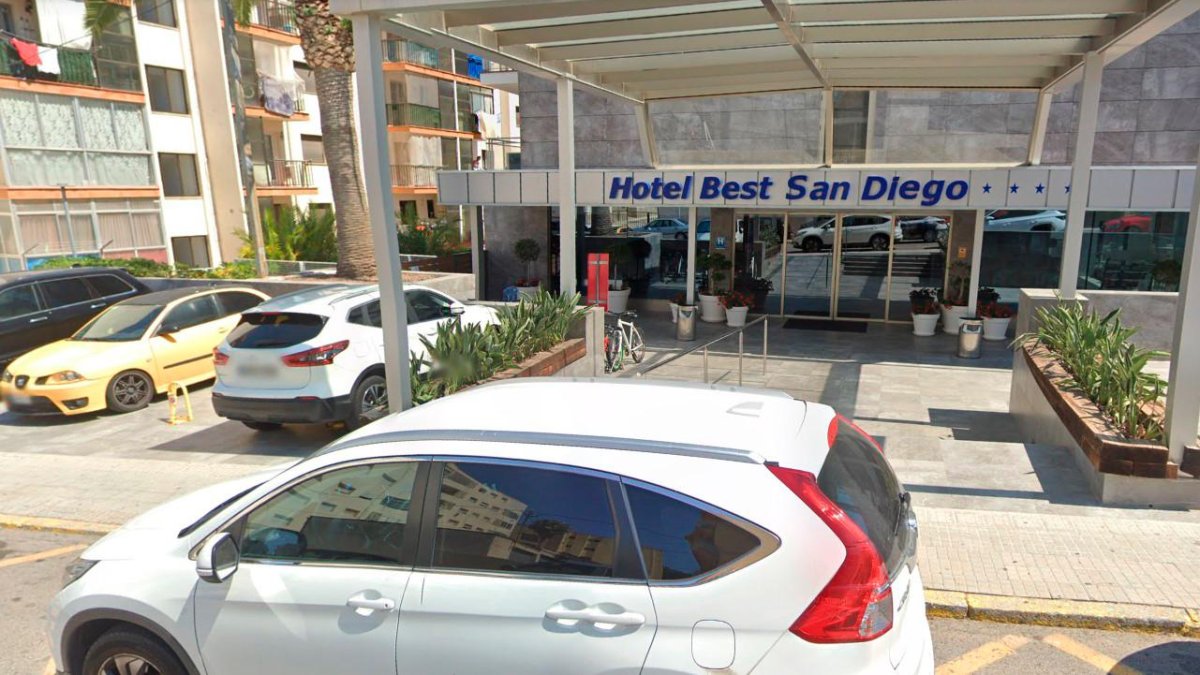 El incendio se localiza en el Hotel San Diego.