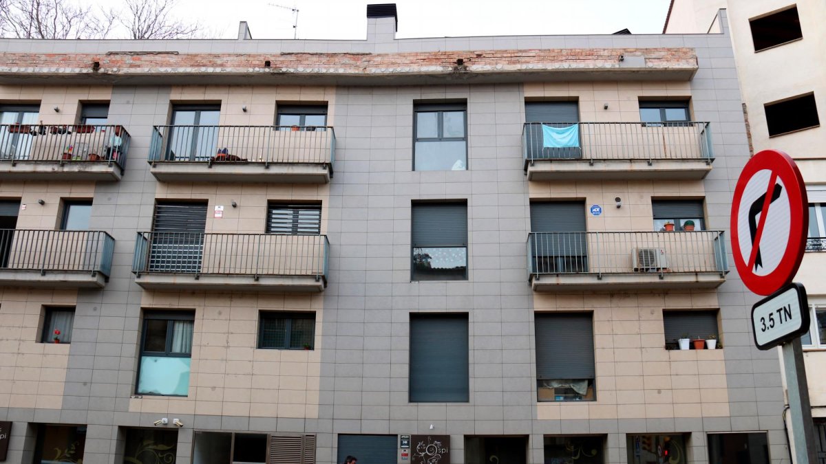 El edificio donde residían las dos gemelas, en Sallent.