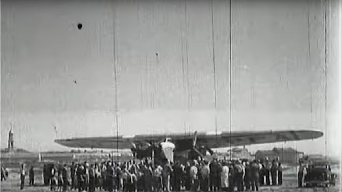 El Breguet 19 que pilotaba el capitán Servando Meana. Esta imagen es en Bujaraloz (ZGZ). documental “Los aguiluchos de la FAI en tierras de Aragón”