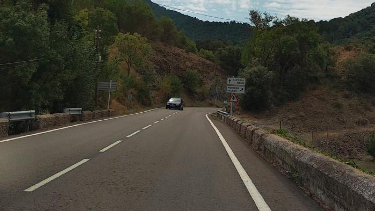 El accidente se ha producido en la carretera C-242, que pasa por el Coll d’Albarca.