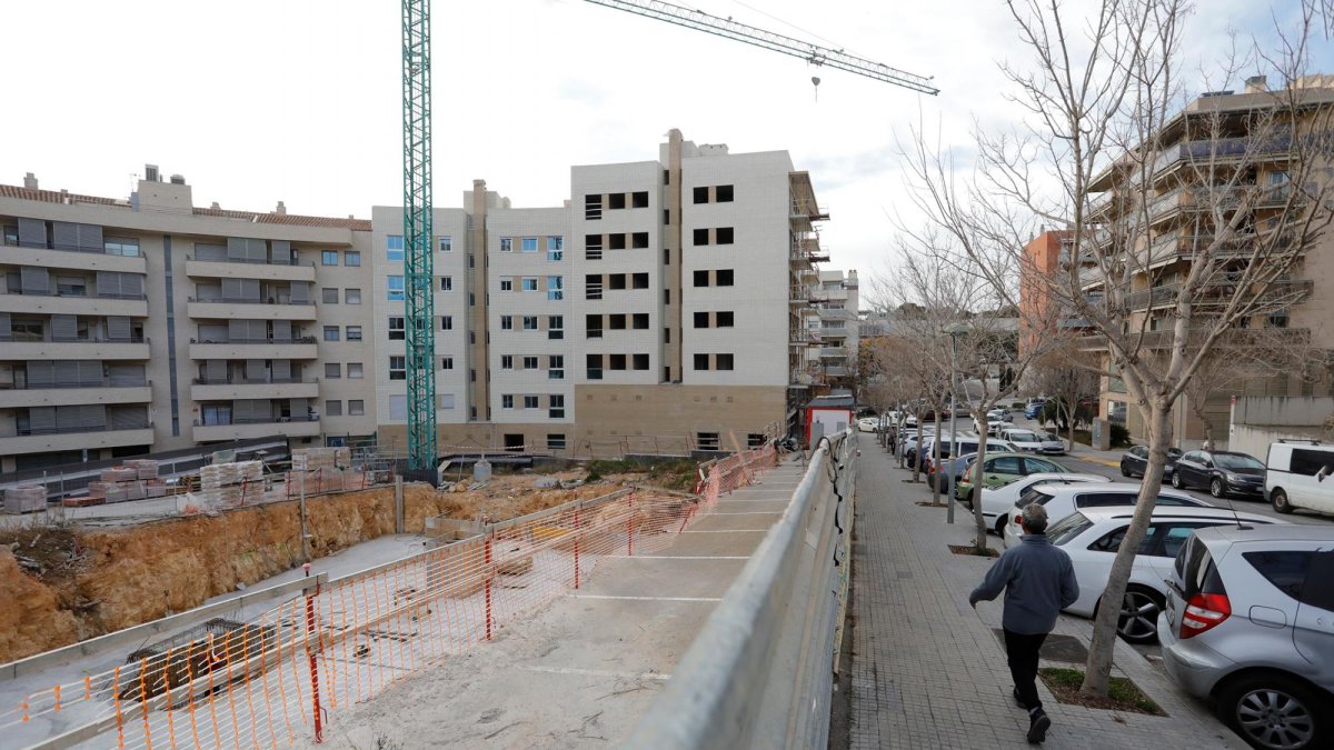 La nueva construcción se centra ahora en solares vacíos, como este de Sant Pere i Sant Pau.
