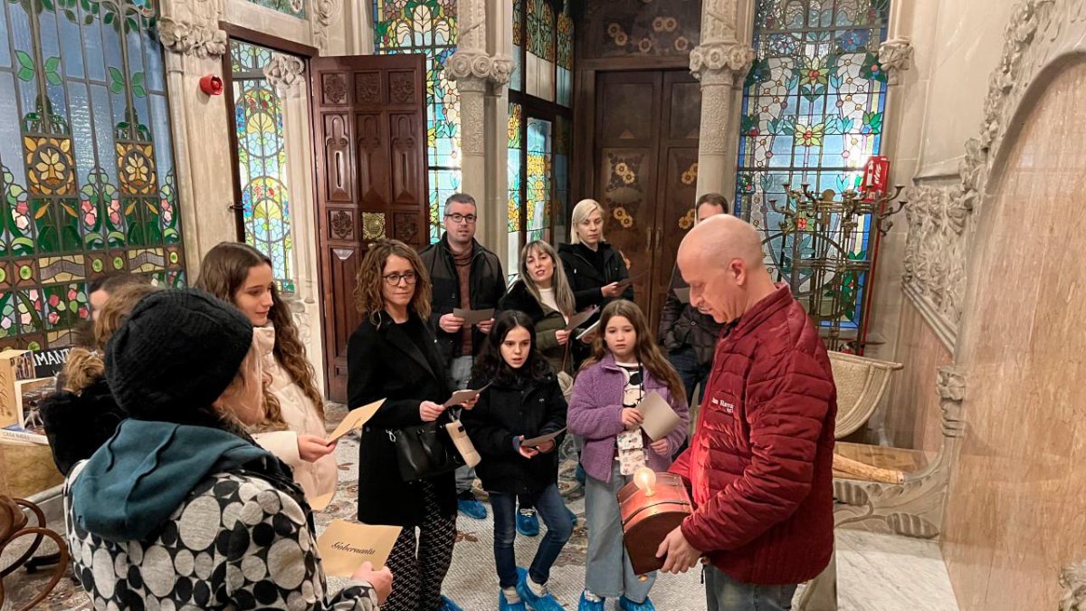 El itinerario se articula a través de cofres que esconden pistas.