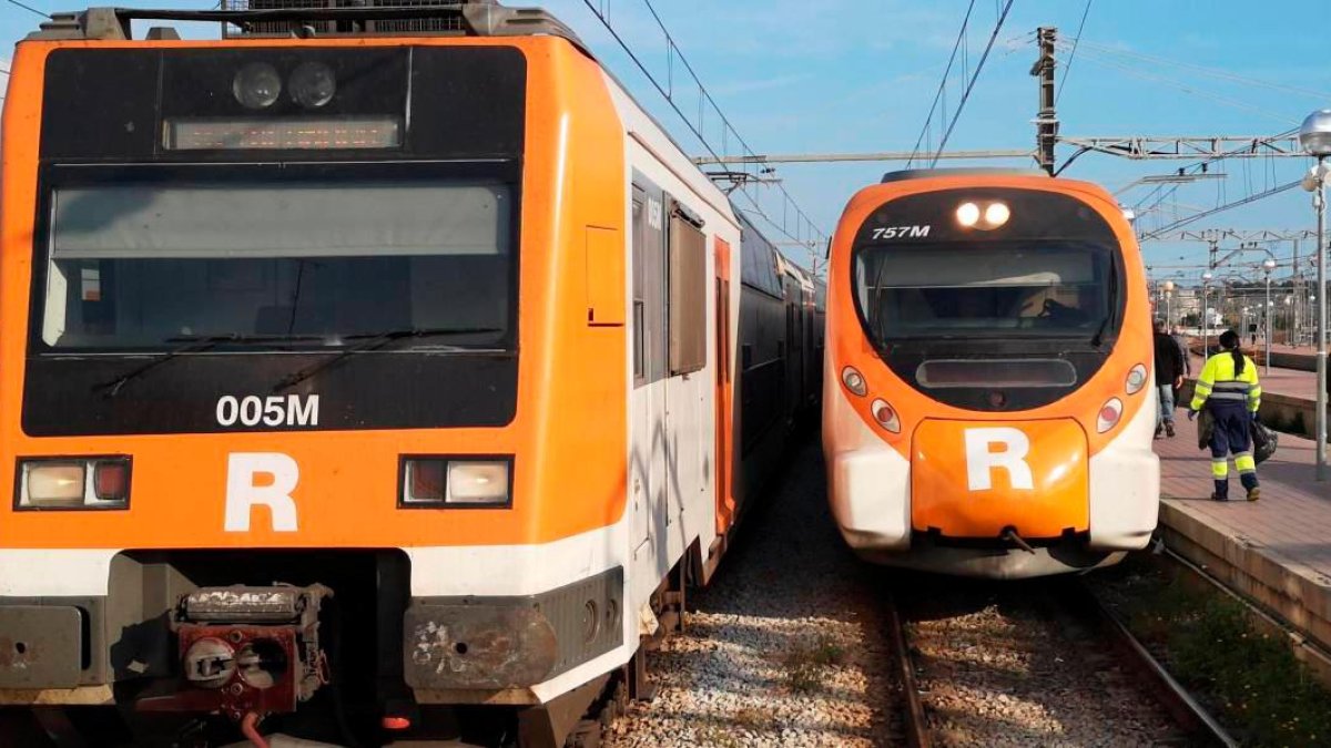 Imagen de archivo de dos trenes de Rodalies.