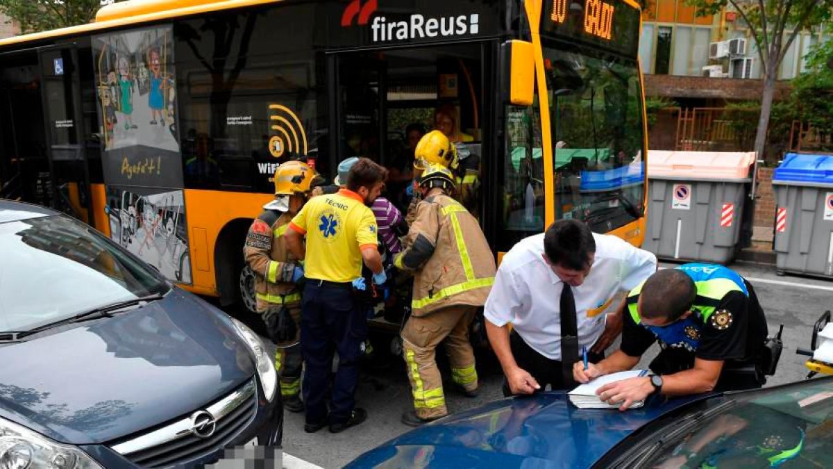 Imagen de archivo de un accidente de un autobús municipal de Reus.