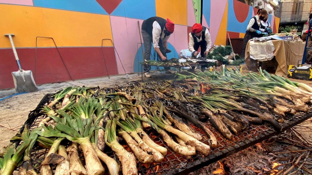 Calçots a foc viu, en una demostració a la Gran Festa de l’any passat.