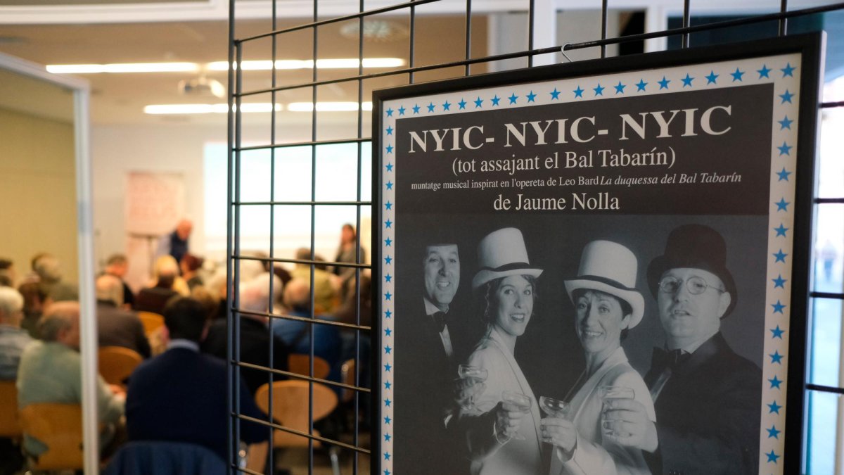 El acto de presentación conmemoró el Día Mundial del Teatro con muchos de sus miembros.