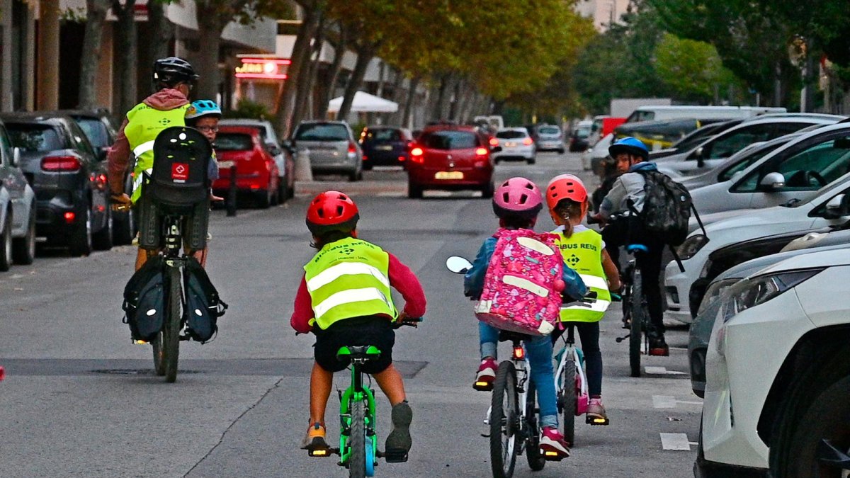 Hay grupos de bicibús en Reus apra ir a la escuela.
